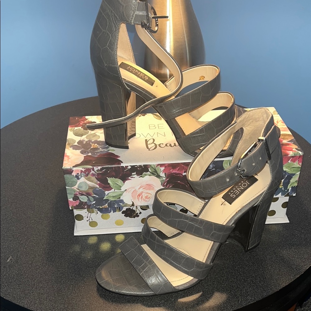 🏖️ Jones New York Gray Strappy Heels, Size 9M